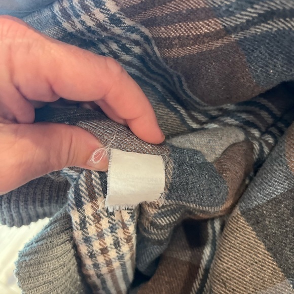 Flannel lined jacket with hoodie in GUC - Picture 5 of 8